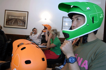 2009061402helmet.gif